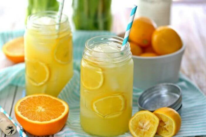 عصير البرتقال أو الليمون