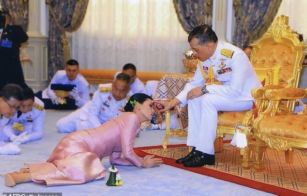 زواج ملك تايلاند من حارسته