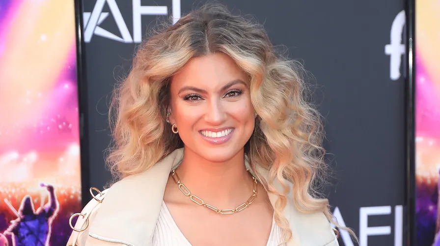 Tori Kelly